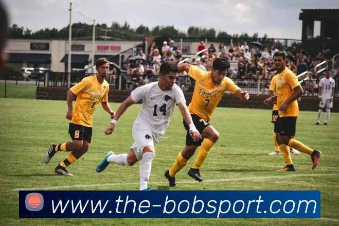 里弗斯谈球队进攻问题强调缺乏整体配合导致各自为战