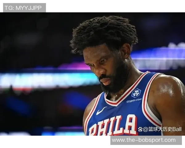 恩比德半场表现平平12投4中仅得13分9篮板2盖帽球队进攻效率堪忧